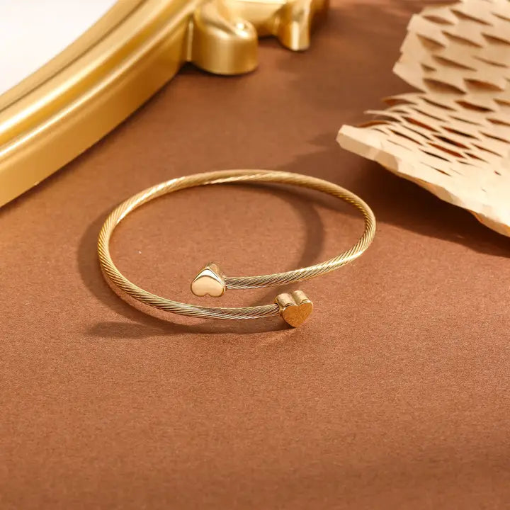 BRACCIALE INTRECCIATO CON CUORI SU PUNTE DORATE