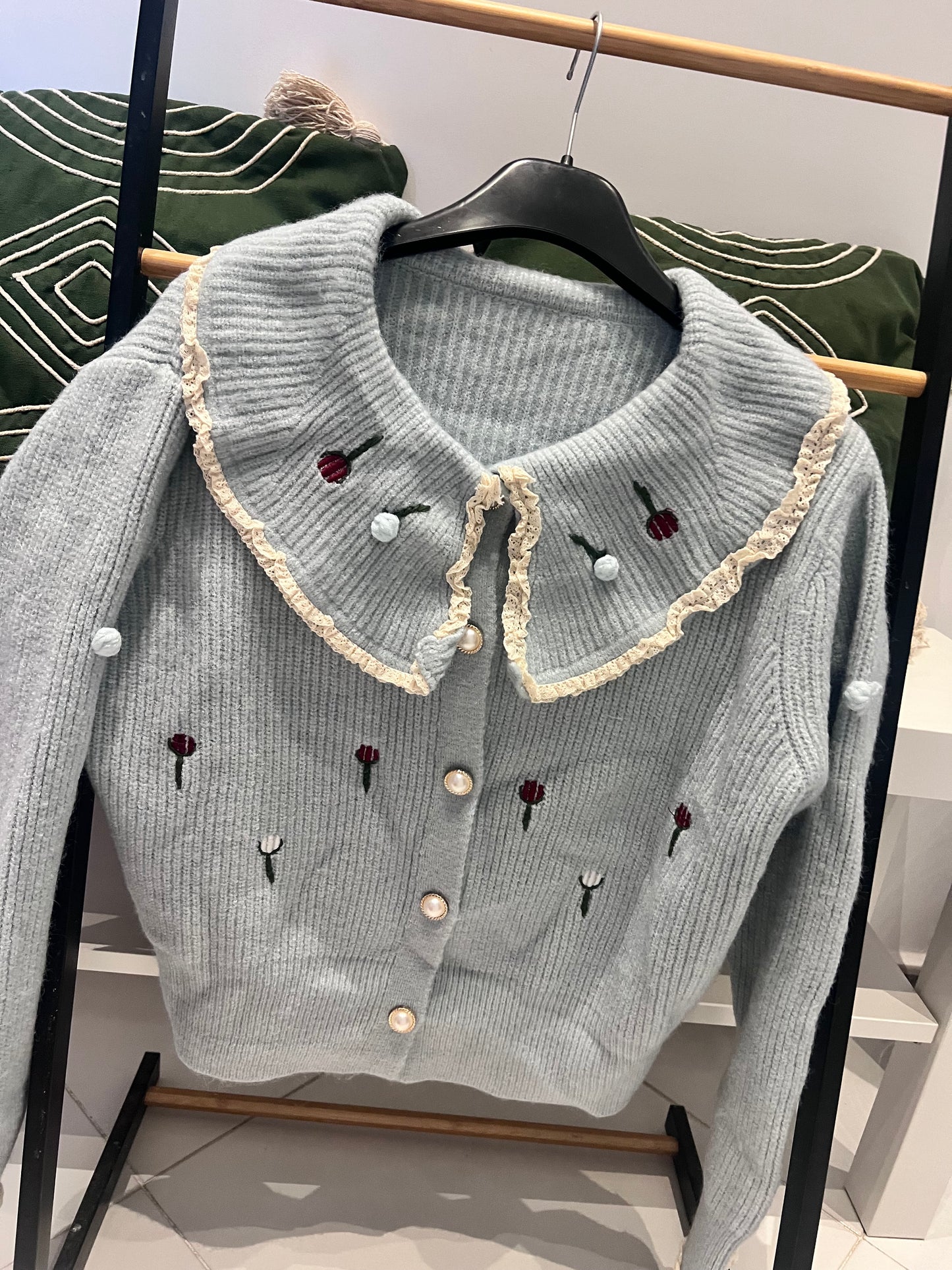 Cardigan a maglia con bottoni in perle