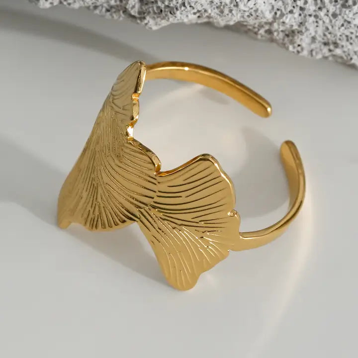 ANELLO DORATO CON FIORE DI GINKGO